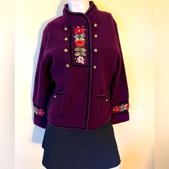 Icelandic Design Sweaters - Icelandic Design Fully Lined Wool Jacket/Sweater Floral Embroidered Full Snaps.